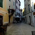 Old Town Charmer Apartment *