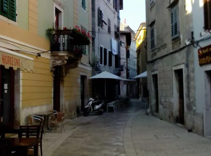 Old Town Charmer Апартаменты *