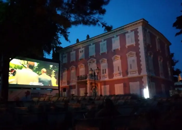 Old Town Charmer Апартаменти