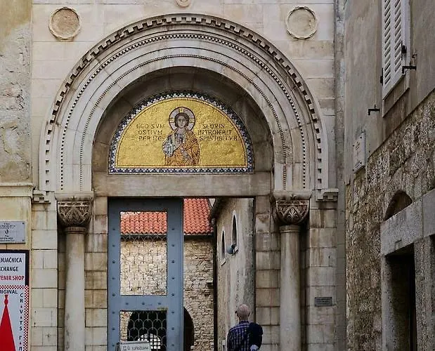 Old Town Charmer Апартаменты Пореч